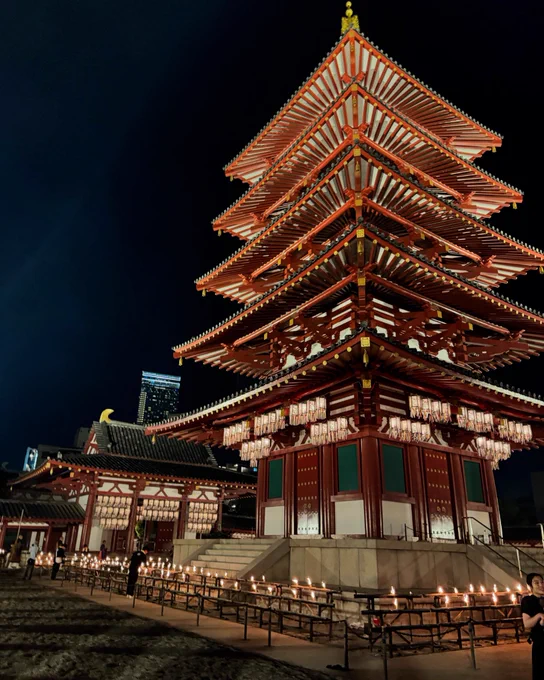 ご飯の後、ちょうど四天王寺さんが盂蘭盆会の万灯供養やってるからちょっと寄りたいと我が儘いうて皆につきあってもらっちゃいました。ありがとう!! 