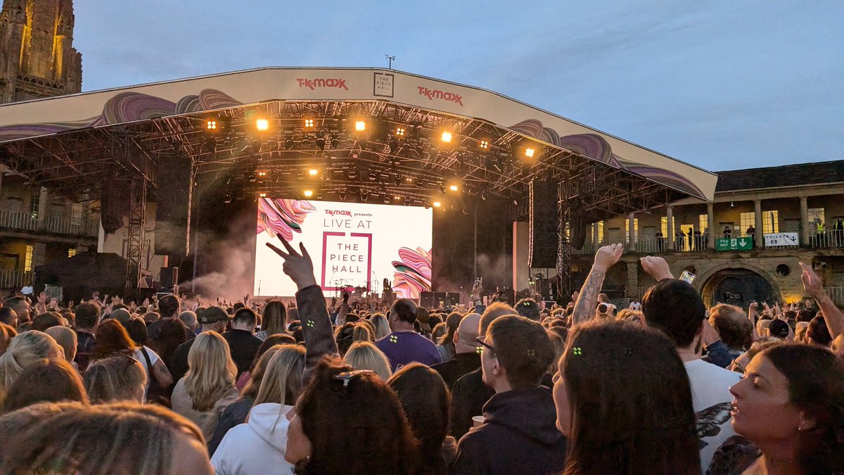 happyhudson84's tweet image. Another brilliant night @ThePieceHall seeing @mcflymusic and being introduced to the fab @StateOfError. We sang and danced our hearts out all the way through