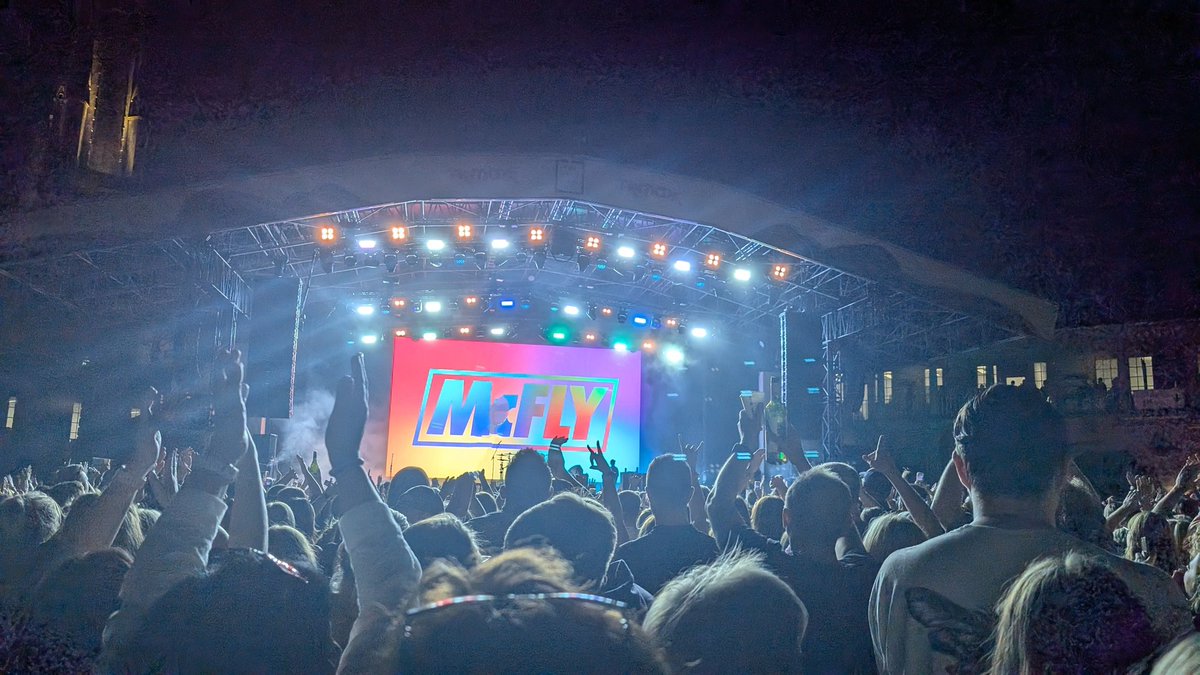 happyhudson84's tweet image. Another brilliant night @ThePieceHall seeing @mcflymusic and being introduced to the fab @StateOfError. We sang and danced our hearts out all the way through