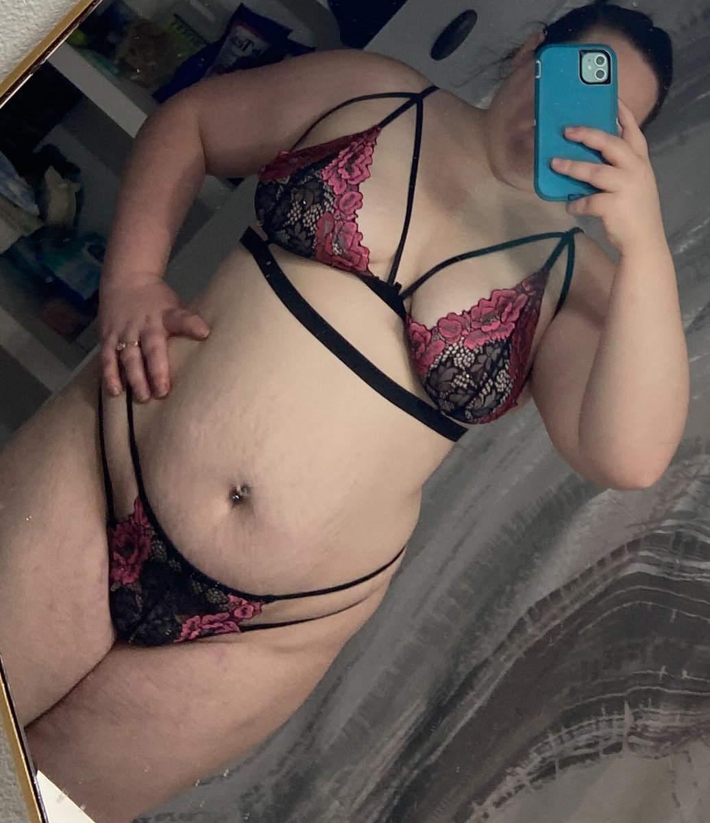 MegsPierced's tweet photo. Getting ready to surprise the husband.😈
#pierced,#Nipplepiercings,#piercednipples,#Lingerie,#OF,#Fucktime,#sextime,#sex https://t.co/xwEUtR3gB8