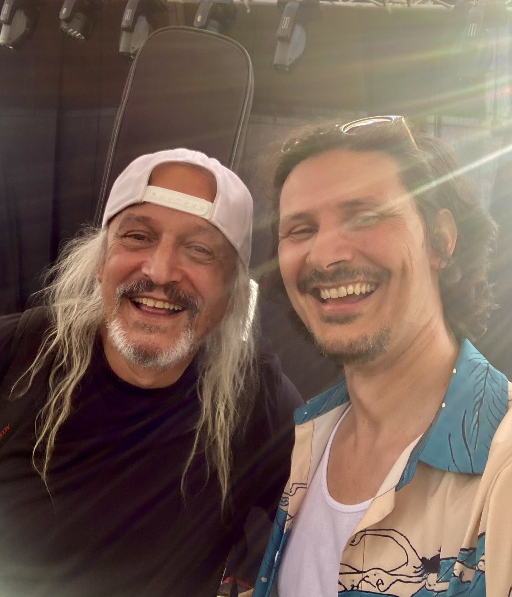 Quién es el que está con <a href="/PepeBao46/">Pepe Bao oficial</a> ???😜