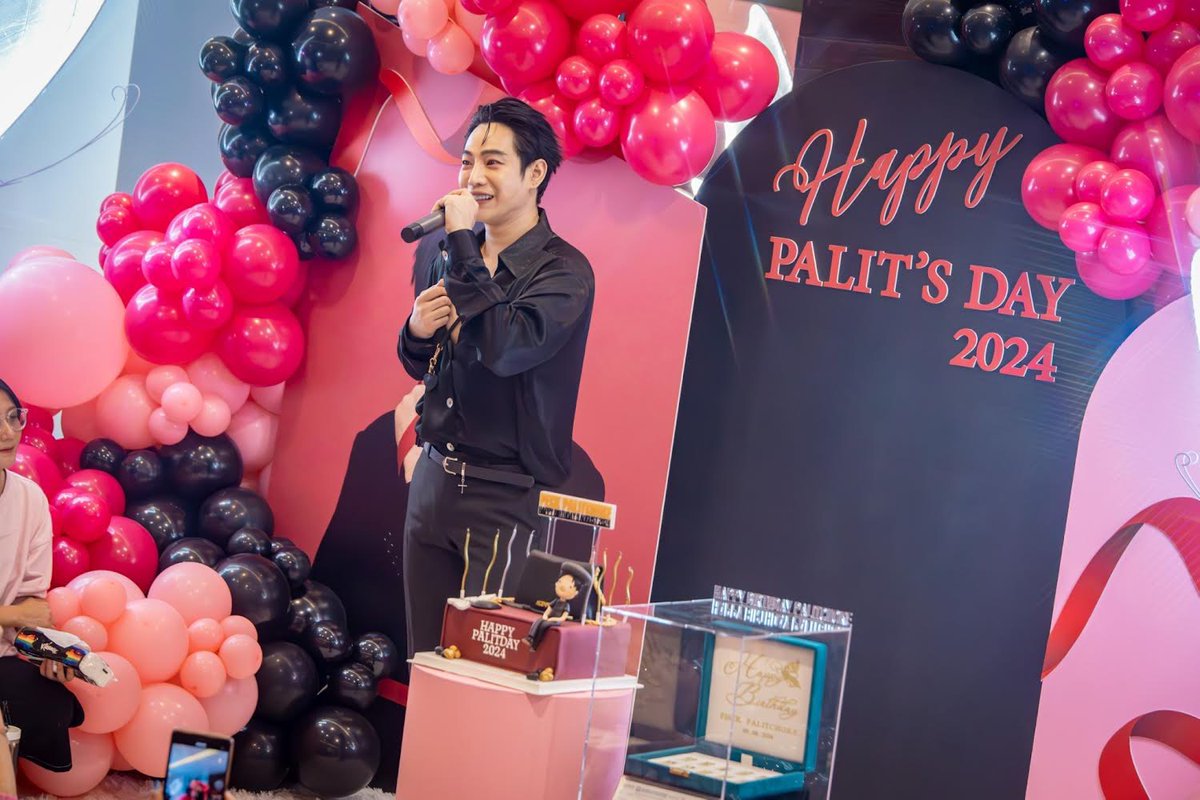 BeHi_ENT's tweet photo. รวมพลคนรัก "เป๊ก ผลิต โชค"... กรี๊ดกระหึ่ม ตึกแกรมมี่แตก! 

อบอุ่นเหมือนเคย... สำหรับวันดีๆ (9 ส. ค. 67) วันครบรอบวันเกิด "เป๊ก ผลิต โชค" ซูเปอร์สตาร์สุดฮอตขวัญใจแฟนทั่วประเทศ ที่แฟนๆ แห่มาร่วมอวยพรล้นทะลักทำเอาตึกแกรมมี่ฯ แตกเลยทีเดียว เสียงกรี๊ด ต้อนรับ เสียงร้องเพลงวันเกิดดังกระหึ่ม เป็นการเติมเต็มความคิดถึงด้วยโมเมนต์ น่ารัก และอบอุ่น แถมเฮียเป๊กยังสปอยล์ร้องเพลงใหม่ที่กำลังจะปล่อยเร็วๆ นี้อีกด้วย ทั้งศิลปินและแฟนต่างเติมพลังใจให้กันและกันขนาดนี้ งานนี้ไม่มีอ่อม มีแต่ความรักล้วนๆ จ้า

#HAPPYPALITDAY2024
 #เป๊กผลิตโชค
#PeckPalitChoke