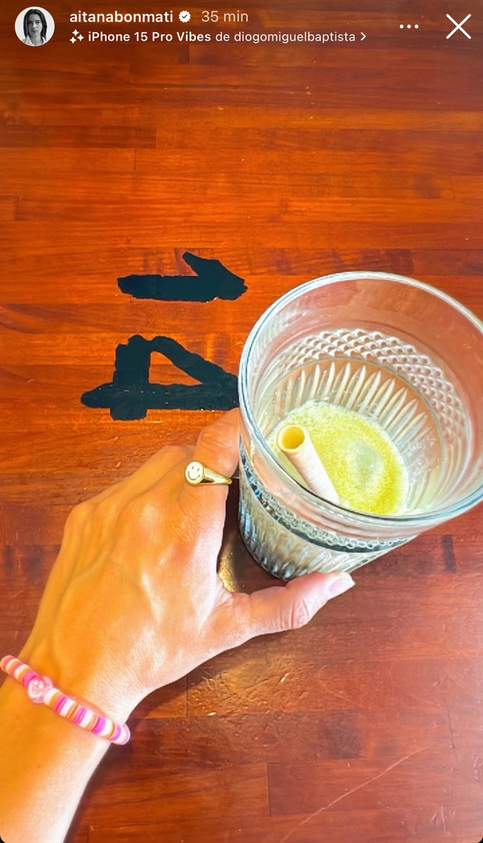 femenisolo's tweet image. aitana’s bracelet 👀