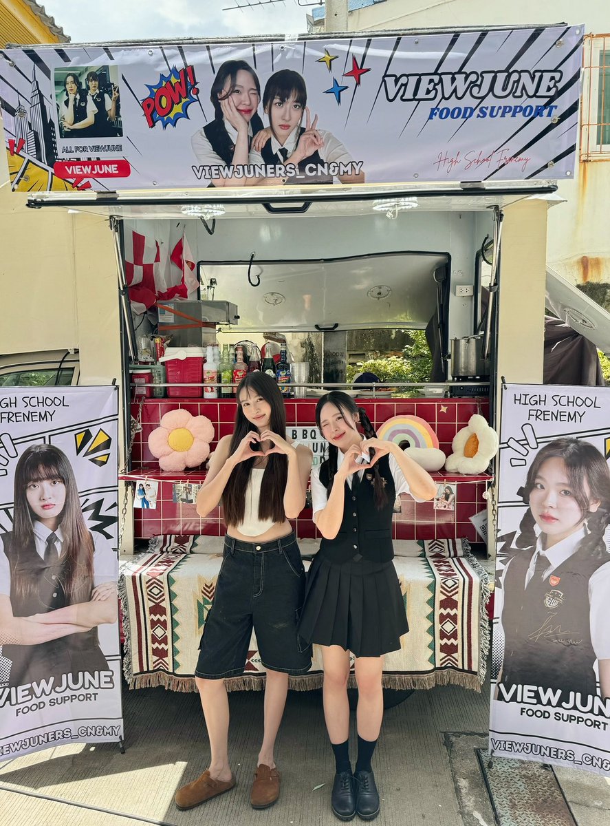 junewi_official's tweet photo. Thank you for sending food trucks to ViewJune 🥰
Love Love 🫶🏻

Food trucks by : @viewjune_vn @Viewjuners_cnmy and Thai Viewjuners

#Junewanwimol #viewjune
#วิวจูน #HighSchoolFrenemy https://t.co/3iiFrW6Dy2