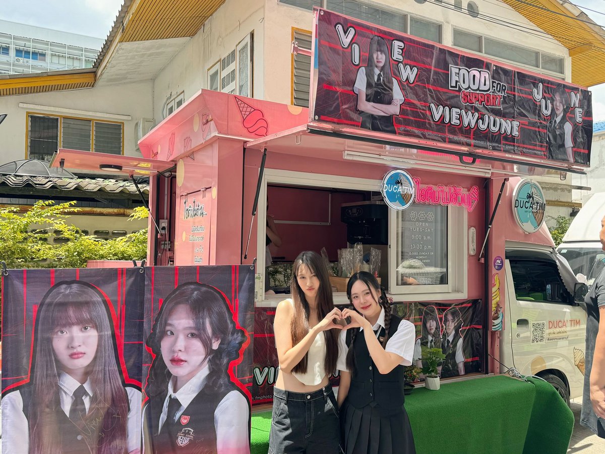 junewi_official's tweet photo. Thank you for sending food trucks to ViewJune 🥰
Love Love 🫶🏻

Food trucks by : @viewjune_vn @Viewjuners_cnmy and Thai Viewjuners

#Junewanwimol #viewjune
#วิวจูน #HighSchoolFrenemy https://t.co/3iiFrW6Dy2