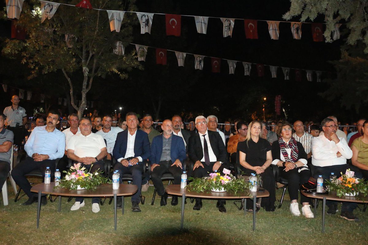 Ali_Oztunc's tweet photo. Dün akşam Pazarcık Belediyemizin “deprem yaralarını sarıyoruz” festivalindeydik.Bursa vekilimiz @orhansaribalchp Gaziantep vekillerimiz @melih_meric ve @hasanozturkmen de moral festivalimizde bizlere katkı verdiler.Pazarcık,başkan @haydar_ikizer ile deprem yaralarını saracak. https://t.co/vfTjd9VGvF