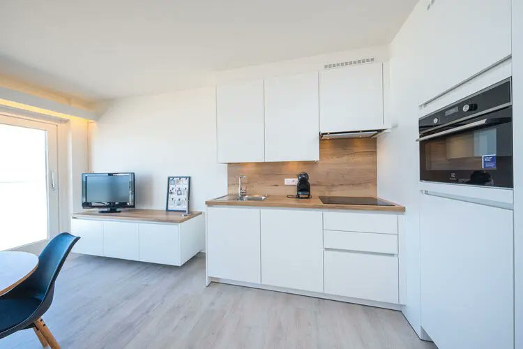 verounicohuizen's tweet photo. Volledig vernieuwde studio met een gezellige woonkamer met kamerhoge ramen die uitgeven op het terras met zeezicht. Kom van je genieten van de Belgische kust?

https://t.co/A6B9X2JGpy

#vakantiehuishuren #België #Middelkerke #WestVlaanderen https://t.co/v6yhDo6snR