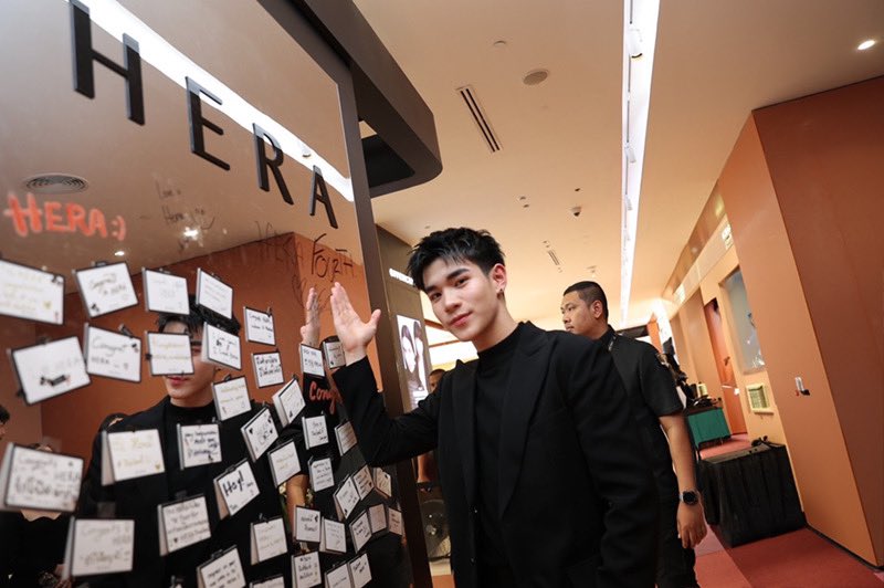 BeHi_ENT's tweet photo. “HERA” แบรนด์เครื่องสำอางลักซ์ชัวรี่ เปิดช็อปใหม่ใจกลางกรุงเทพฯ ครั้งแรก ส่งต่อความงามเหนือระดับจากกรุงโซล

อ่านต่อ https://t.co/Du9Nv3HlVY

#HERA #HERAisComing #HERAThailand #HERABlackCushionFoundation #HERASensualPowderMatte
#Fourthnattawat #Meennicha8 https://t.co/L4XDCxkiZt