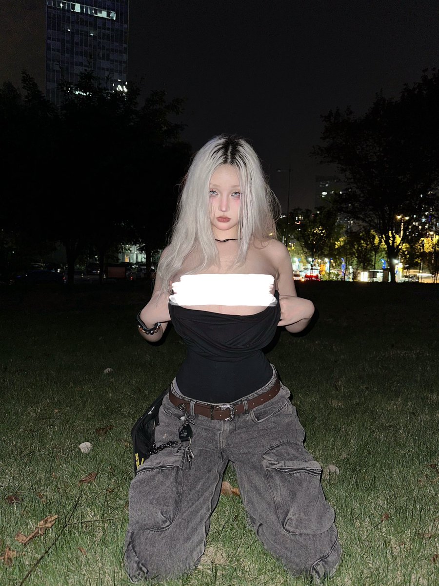 东郊记忆遇到一个漂亮女孩，
过去搭讪说我是摄影师
看了我的作品说她可以接受大尺度
我说择日不如撞日
拍一张试试。 https://t.co/DKp9BMdQor