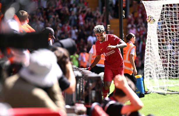 SiaranBolaLive's tweet photo. FT #Pramusim 

Liverpool 4-1 Sevilla
⚽️ Diogo Jota
⚽️⚽️ Luis Diaz
⚽️ Trey Nyoni
---
⚽️ Fernandez

Home sweet home. 
Anfield. https://t.co/kO1PQMf3ll