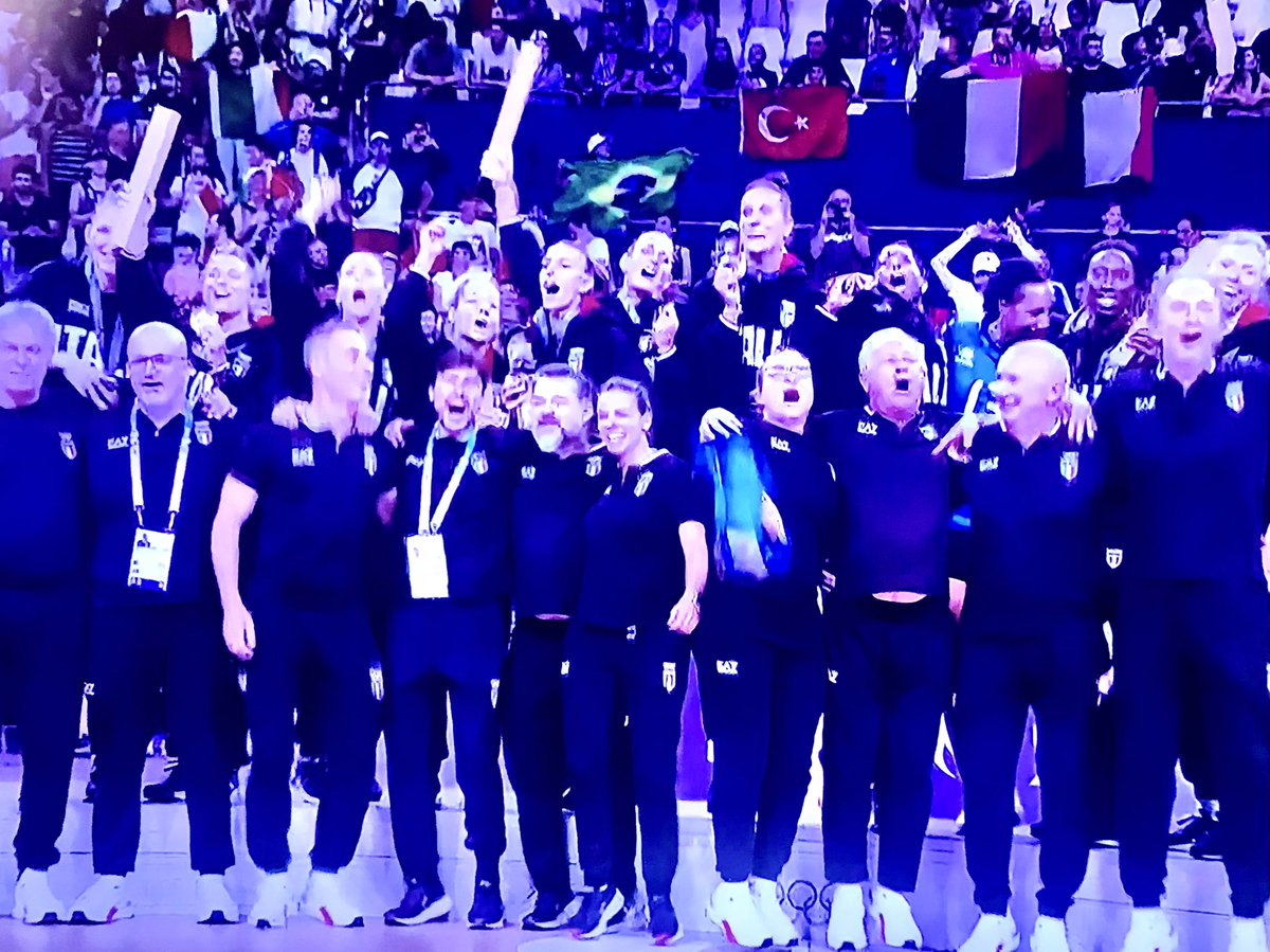 Biamici's tweet photo. 🥇che gruppo!❤️ https://t.co/vWagsOPK8p