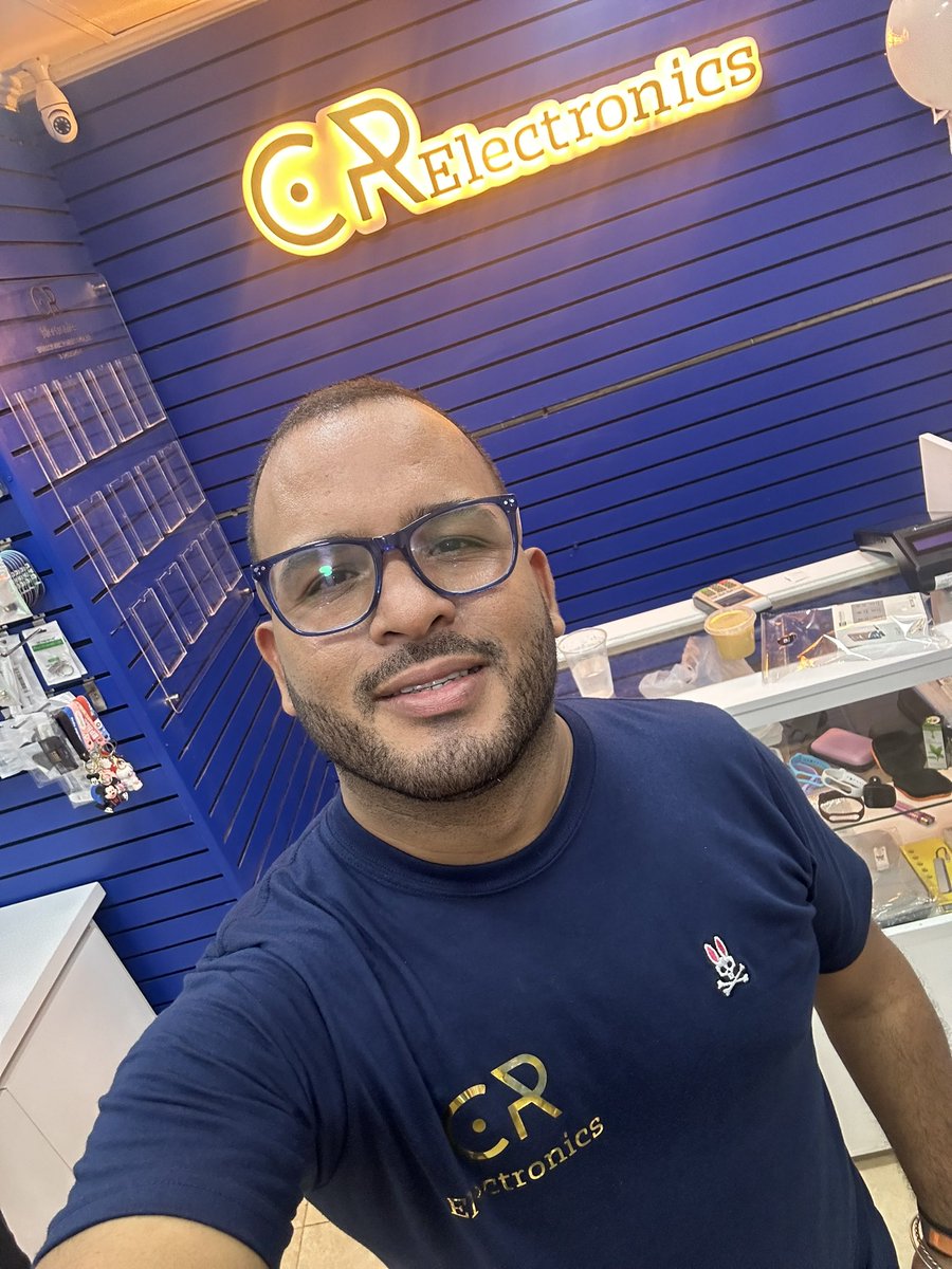 ricardoarg07's tweet photo. Aquí vamos de nuevo 
Con más fe 🙏
Con más ganas de salir adelante 💪🏾
Los esperamos @cr_electronics01 en Instagram 
Estamos en el 
Centro Comercial Ciudad Puente Real,  Nivel Mini-Tiendas Local MTS-02. https://t.co/fXbPi9UJ2b
