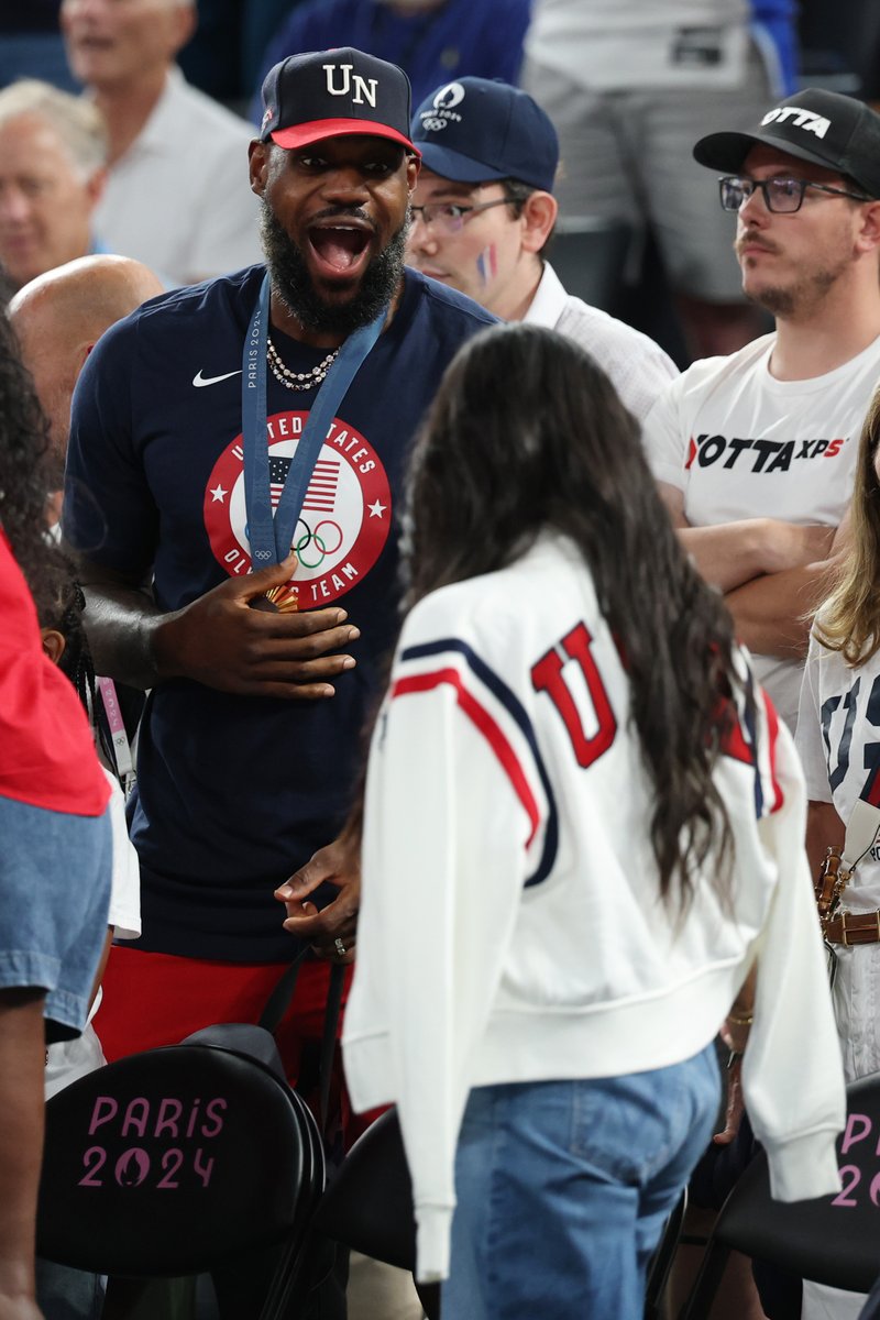 NBA's tweet photo. LeBron wearing his 🥇... supporting #USABWNT!

🇫🇷-🇺🇸 | #Paris2024 Finals 🥇
📺 NBC and Peacock https://t.co/h9KttJ8u0C