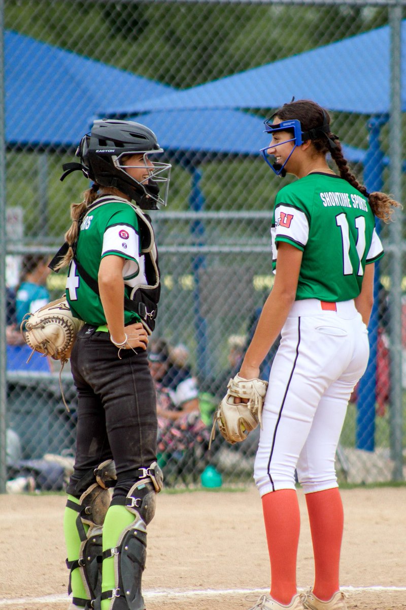 all smiles from the green team 😀 <a href="/SikoraBrynn/">Brynn Sikora</a> <a href="/MiaWoldman/">Mia Woldman 2027</a>