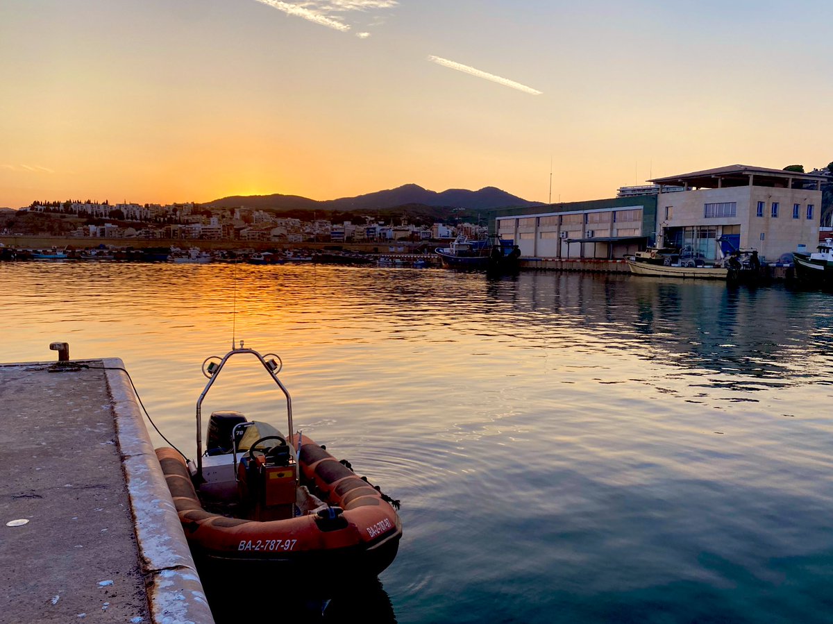Aquest cap de setmana ja hem estrenat el nou espai al moll pesquer on ens traslladem amb el nou projecte del Moll d’Arenys, l’espai dels oficis i la gent de mar. La nova base de Salvacat al port d’Arenys esperem que permeti incoporar i desplegar nous serveis ben aviat. 🌞🌜