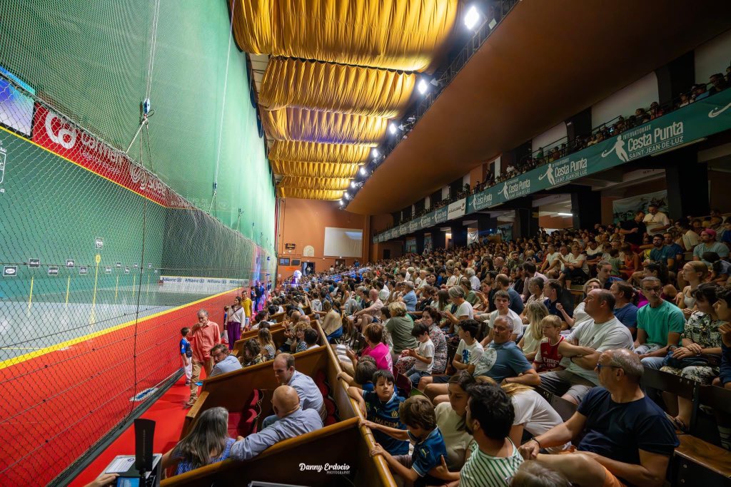 JaiAlaiNews's tweet image. 🙌GERNIKA, BIARRITZ eta DONIBANE-LOHIZUN aste honetan.

➡️Iparraldea eta Hegoaldea, Liga bakarrean batuta.

🏆Jai Alai League

📸Danny Erdocio eta Jai Alai News

#jaialai #zestapunta #pilota #jaialaileague #euskalherria