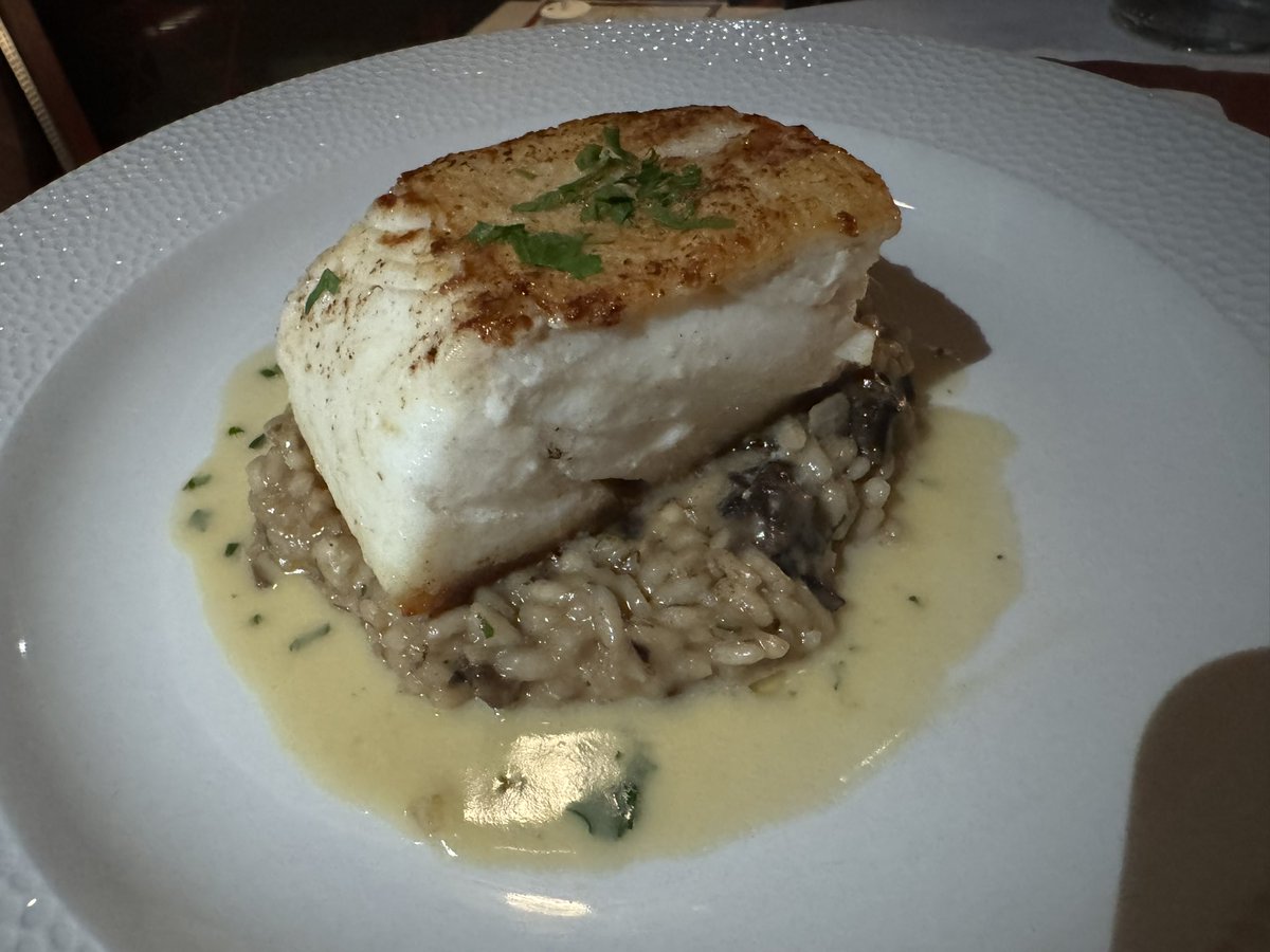 MannysBistroNY's tweet photo. Sunday fish special! Pan-seared wild Atlantic halibut with mushroom risotto & a delicious beurre Blanc sauce. Bon appetit! 🍽️
#mannysbistro #mannysbistrony #halibut #wildatlantichalibut #fish #poisson #fishspecial #frenchbistro #frenchrestaurant #nyc #newyork #newyorkcity #uwsnyc https://t.co/dSAkXTZkhq