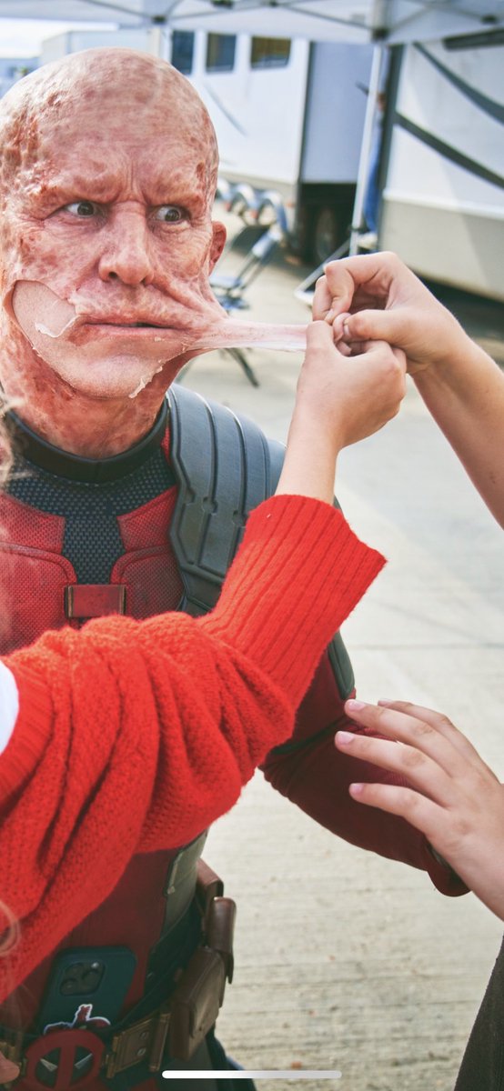 VancityReynolds's tweet photo. One thing special effects makeup artists will tell you, is to remove silicone appliances from your face slowly, with an array of oil-based products to avoid irritation or injury. NEVER rip it off quickly or have your children tear your face apart with their sticky little child fingers like it’s a Christmas present - if Christmas was about wondering how someone looks without eyelids.