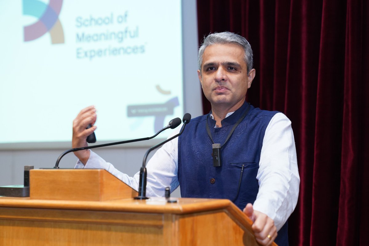 iimb_official's tweet photo. At Vista 2024, Dr. Rakesh Godhwani, Founder &amp; CEO of the School of Meaningful Experiences (SoME), shared insights on crafting your personal brand and navigating career transitions. 

#IIMB #Vista2024 #BusinessSummit #BusinessInnovation #ManagementFest #StartUp https://t.co/RUqvGr6zrb