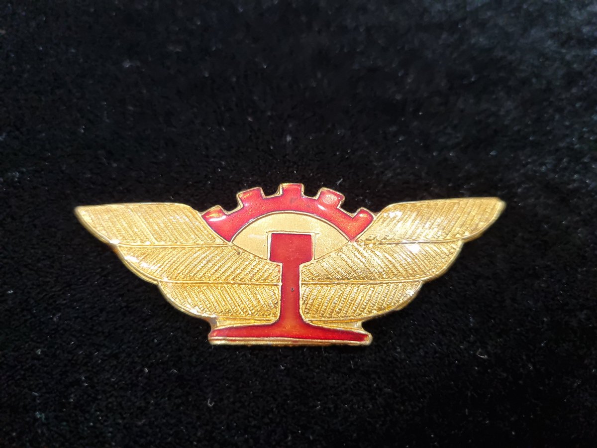 comradecuong's tweet photo. I just purchased these 2 Vietnam Railway cap badge on this Sunday Morning August 11 of 2024 today from a local shop in Hanoi (🇻🇳 time zone) 😃🇻🇳👍
•
#VietnamRailways
#VietnamRailwayCapBadge
#RailwayCapBadge
#帽章 #모표 #帽徽
#CapBadge #Кокарда
#Kokarde #Čepicový https://t.co/sRjHvNeSM1