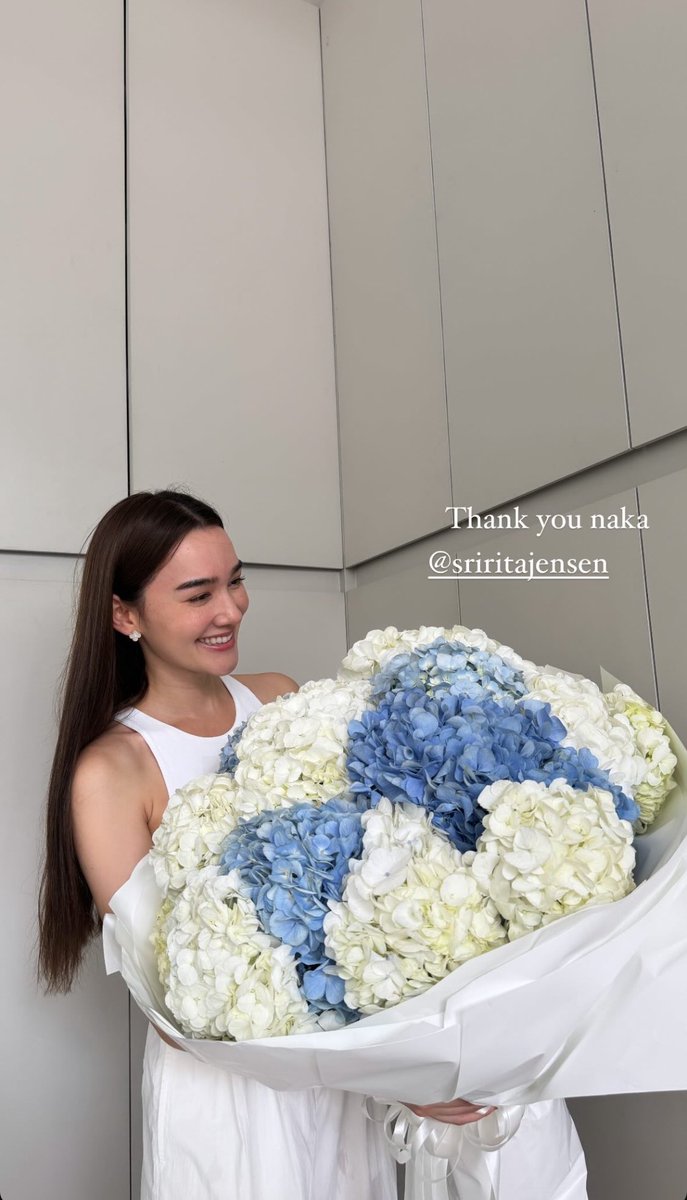 jarlifestory's tweet photo. #เดียร์น่า 💕
#เดียร์น่าฟลีโป
#dianaflipo 

พี่ริต้าคนสวยส่งดอกไม้อวยพรวันเกิด พี่เค้าน่ารักกับน้องเดียเสมอ😍♥️♥️ https://t.co/S7k0H8CvWW