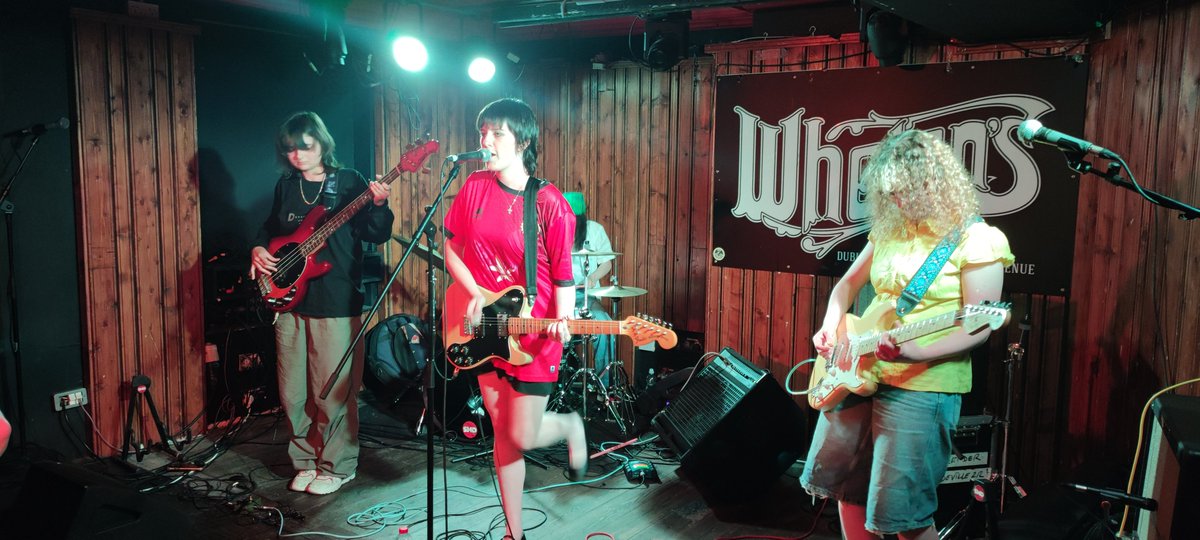 1000GigGuy's tweet photo. "once, twice, three times with the ladies"
@WOJBFestival @whelanslive Day 3
Congrats all on a brill indie fest!👏

Saw 5 more acts.
Martina and the Moons stealing the show with an excellent set!
Quality style! @MartinaMoons
Bonus points for bass player wearing #DepecheMode top👍 https://t.co/4uuueO0Ta9