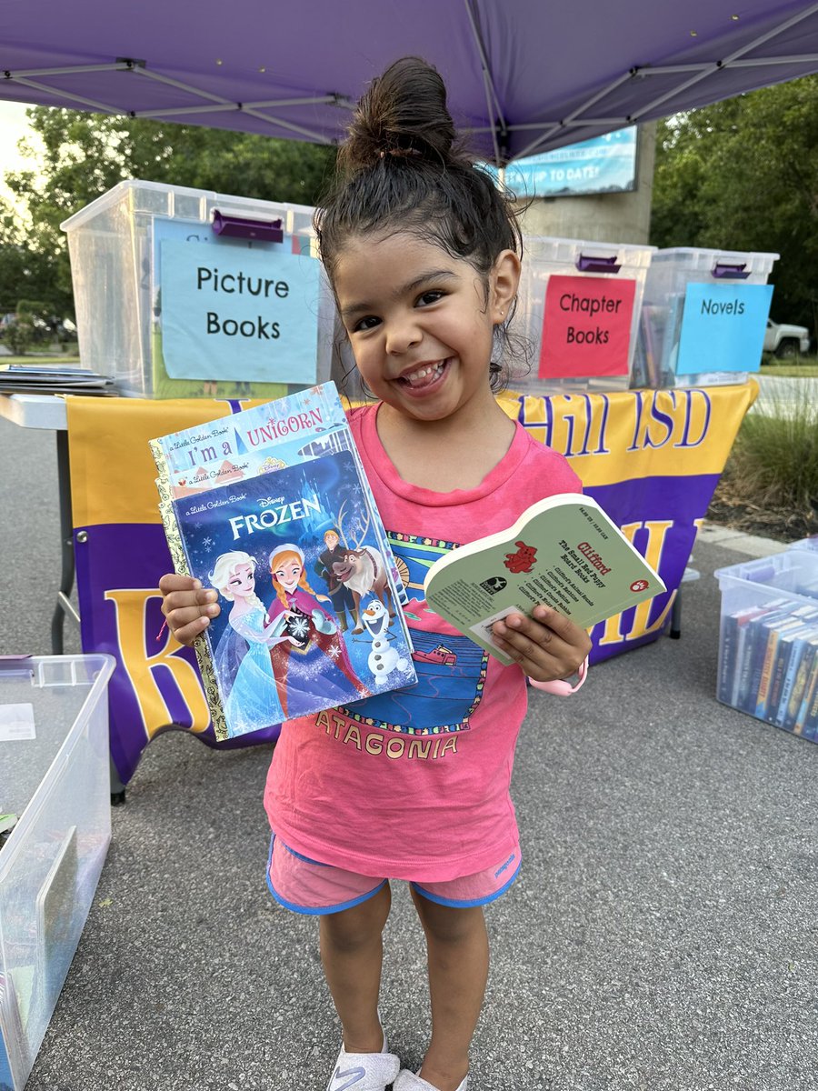 Big thanks to everyone who stopped by our last bookmobile stop of the summer at The Market LHTX! We served 94 people! Keep on reading and we’ll see you back on the road! 💜💛🚐📚