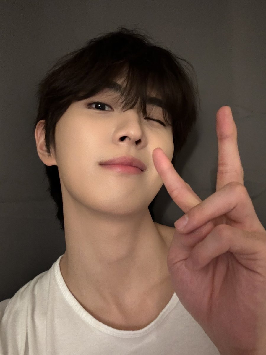CIX_twt's tweet photo. ㅇㅝㄹ요팅😇😍
하루 고생해따

#CIX #FIX #용희 #김용희 #이쁜꿈들꿔용 #알라뵹 https://t.co/pNgXyF5UkO
