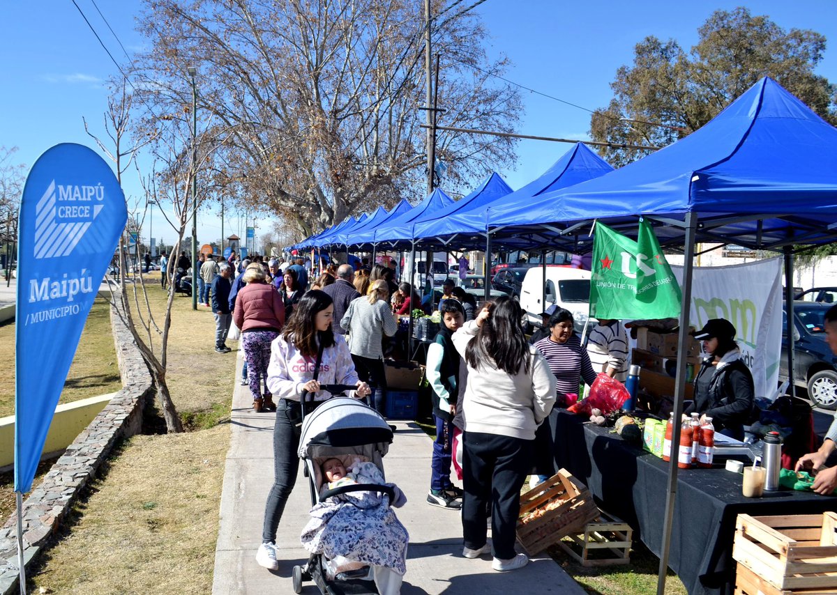 MaipuMunicipio's tweet photo. ✨Feria de productores en Gutiérrez 

🫱🏼‍🫲🏻 Conecta directamente con los productores locales, acortando la cadena de intermediarios.

👌🏼Compra a precios accesibles y justos, apoyando a nuestra comunidad. https://t.co/mX4lxdUk6b