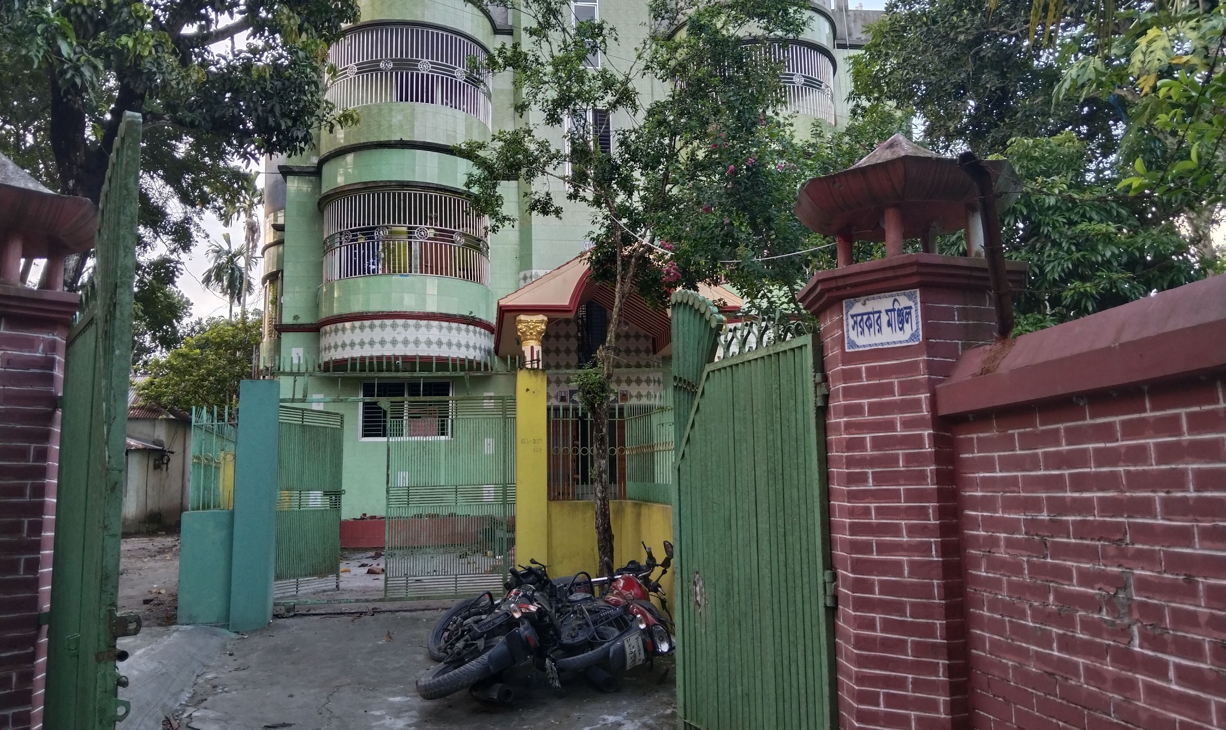 টাঙ্গাইলে জমি সংক্রান্ত বিরোধকে কেন্দ্র করে লন্ডন প্রবাসীর বাসায় হামলা, ভাঙচুর-লুটপাট