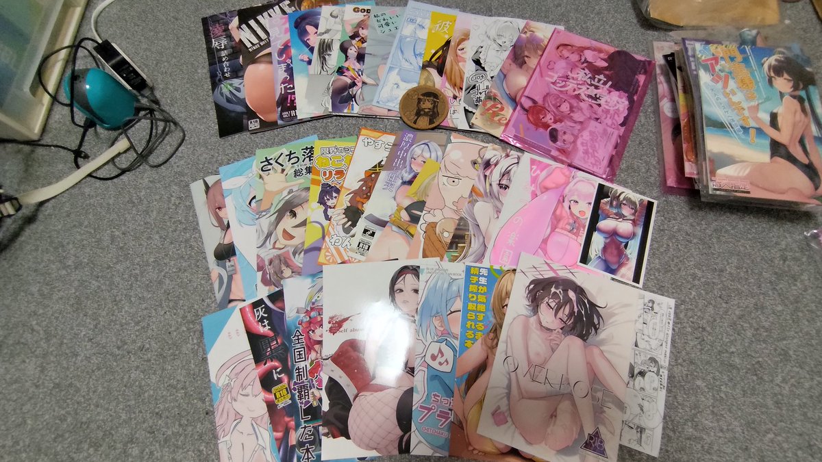 アロナ(ブルアカ) ,プラナ(ブルアカ) ,早瀬ユウカ(ブルアカ) 「今回の戦利品です 」|あやめりよ🎱プリボム7 A23のイラスト