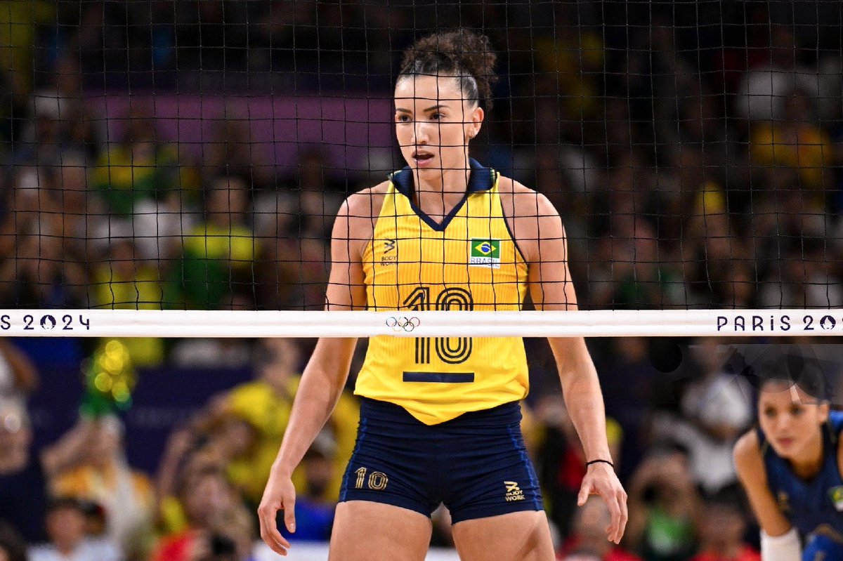 GabiGUpdates's tweet photo. Gabi completa sua coleção de prêmios de Melhor Ponteira em todos os campeonatos importantes que existem no voleibol: 

Olimpíadas
Campeonato Mundial
Liga das nações 
Liga dos Campeões
Campeonato Mundial de Clubes https://t.co/Dr2OHLS9RN