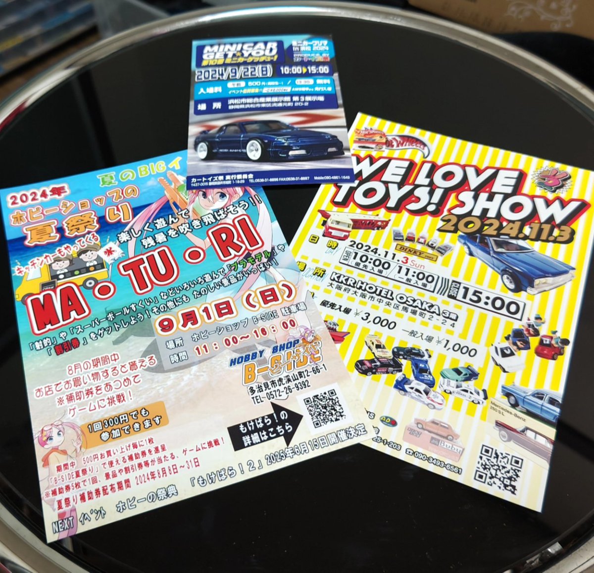 hobbyBazaar2022's tweet photo. 秋のイベント情報や観光案内、ショップ様のパンフレットなどを会場にてお渡しするレジ袋に詰めています。みなさまの秋のお出掛けの参考になるといいな♪

#hobbybazaar
#カートイズ祭
#ミニカーゲッチュー 
#welovetoyshow 
#tamtam 
#wingauto 
#bside
#セラミックパークmino
#hotwheels https://t.co/vBGiuLssiA