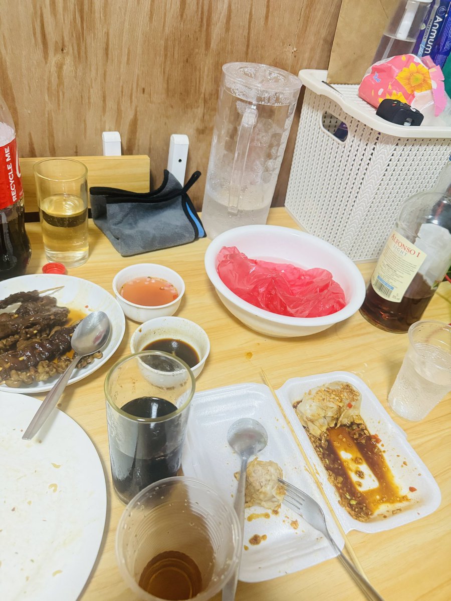 SionPrey's tweet photo. Tagay nanaman. https://t.co/zi6qxhttxD
