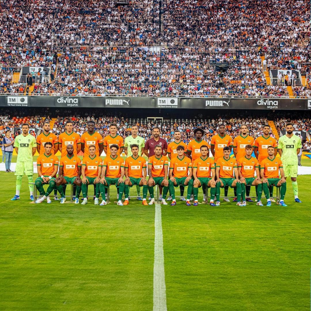 Hugo Guillamon (@hguillamon) on Twitter photo 🏆 El Trofeo Naranja se queda en casa! 🧡 A comenzar la temporada con fuerza! ¡Gracias como siempre por el apoyo Mestalla! 🦇🙌🏽#Amunt <a href="/valenciacf/">Valencia CF</a> 🏆 El Trofeo Naranja se queda en casa! 🧡 A comenzar la temporada con fuerza! ¡Gracias como siempre por el apoyo Mestalla! 🦇🙌🏽#Amunt <a href="/valenciacf/">Valencia CF</a>