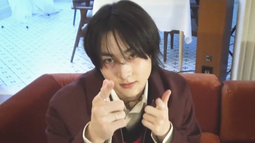 PIC0209's tweet photo. HE LOOK SO GOOD https://t.co/NobB1DDPY1