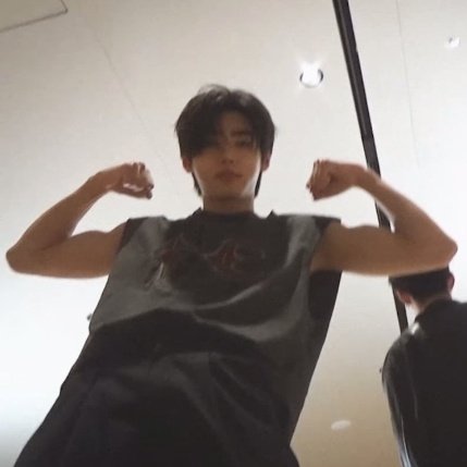 SUNGHOON SHOWING OFF HIS BICEPS AGAIN 😭