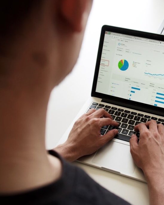 mariselapuicon's tweet photo. Vivir con pasión significa vivir con propósito. Enfócate en lo que realmente importa, disciplínate para ser constante y deja que la determinación te impulse hacia adelante. Tu pasión es el faro que ilumina tu camino al éxito. #MariselaPuicon #Pasión #LifeCoach #ActrizProfesional https://t.co/BDOBmFdt9N