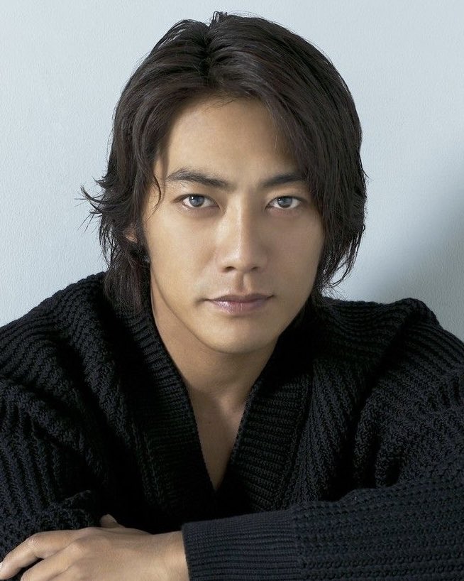 ra__mentsukemen's tweet photo. 令和、このような顔の若手俳優が不足している https://t.co/Yty6TAhgEp