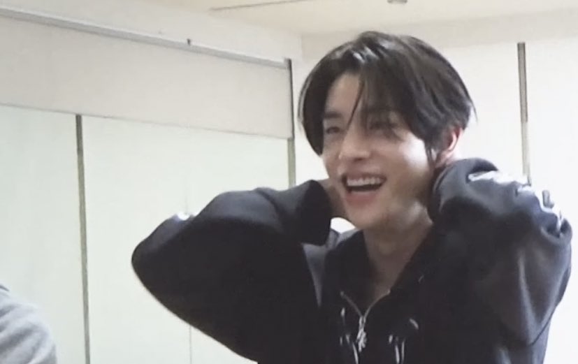 adorekeu's tweet photo. i rly love seeing him being so smiley 💝 https://t.co/pz0eN4bfjt