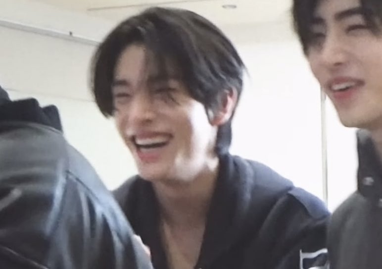adorekeu's tweet photo. i rly love seeing him being so smiley 💝 https://t.co/pz0eN4bfjt