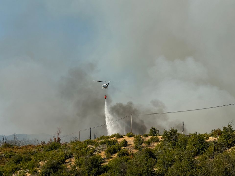 KRCR7's tweet photo. #update #lowerfire: Per the Shasta County Sheriff's Office's last update, at 9 p.m. last night, only one evacuation ORDER remains in place at this time. However, many evacuation WARNINGS remain in place.
Details: https://t.co/6BLEPbn9Ek
πΈ: @krcrphoto https://t.co/9NzETuzSWh