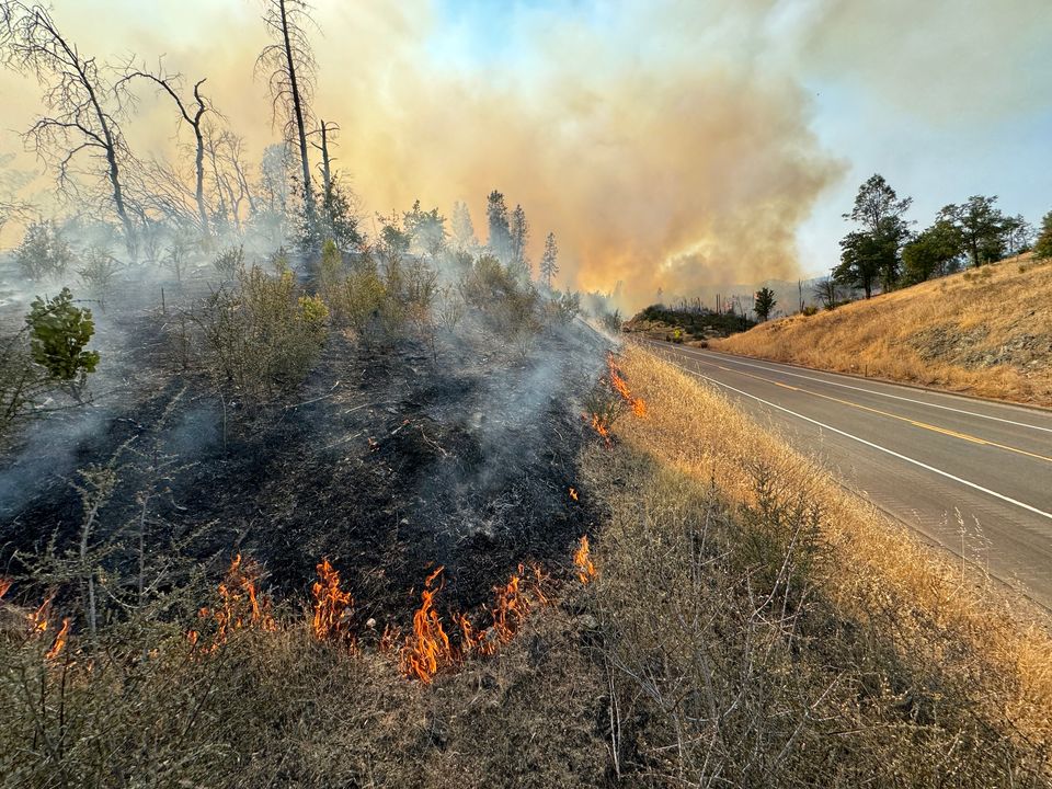 KRCR7's tweet photo. #update #lowerfire: Per the Shasta County Sheriff's Office's last update, at 9 p.m. last night, only one evacuation ORDER remains in place at this time. However, many evacuation WARNINGS remain in place.
Details: https://t.co/6BLEPbn9Ek
πΈ: @krcrphoto https://t.co/9NzETuzSWh