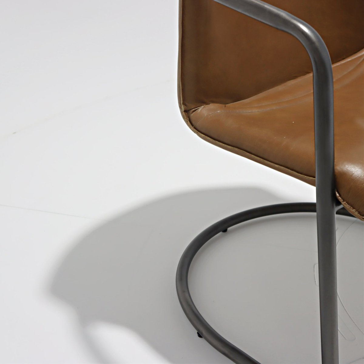 deskriser's tweet photo. Aldi Distressed Leather chairs. A blend of rustic and modern design marks the simplicity of the the Aldi leather dining chairs.

👉 Shop at https://t.co/dYbM45Incv https://t.co/V9qhMhoGmA