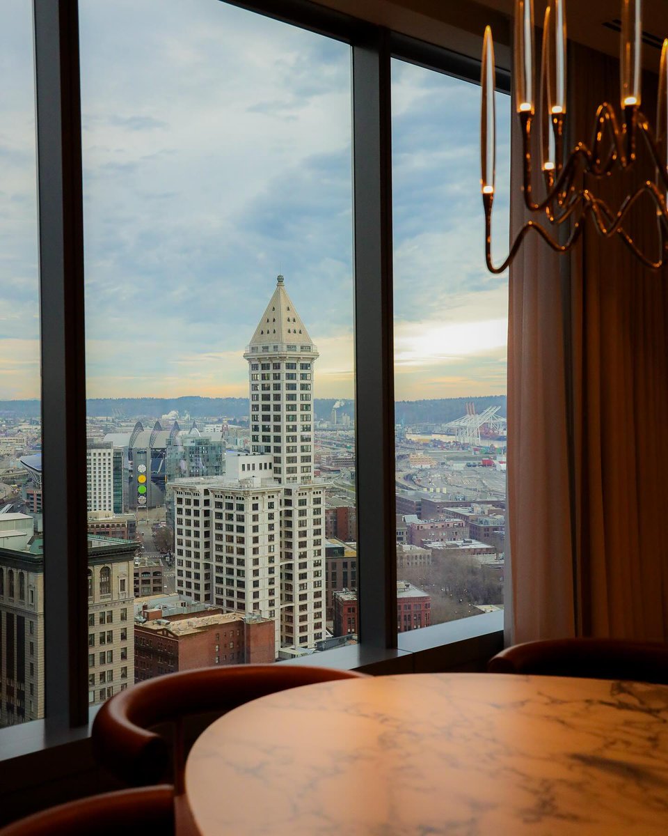 Unrivaled style meets comfy, cozy luxury at the Lotte Hotel Seattle☕Wake up to unmatched views of downtown and explore the city like a pro from this GayTravel Approved stay: gaytravel.com/gay-friendly-h… #gaytravel #seattle