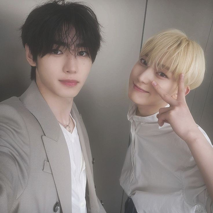 sunooikm's tweet photo. @GOLDENRPEO @badzimk @satrucnuz alow akak dan suami akak. HAPPY MENIKAH YAAAHHH. selamat suda menjadi pasangan yang terikat janji azek. semoga langgeng terus. jangan lupa kasi nuno ponakan huehehe. ini hadiah untuk akak dan suami akak, KITA HADIAHNYA.

#soulmateabitata 
@hypnoes https://t.co/GZRkTAyzd1