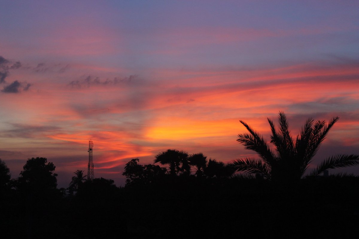 PiyushK208's tweet image. Rays &amp;amp; cloud 🌥️💫😻
#evening #CloutVibe #homeview