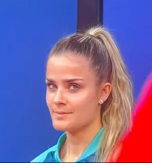 8rema6's tweet photo. Kako su sinoć američki košarkaši gledali naše košarkaške na postolju dok primaju medalje i slave https://t.co/7xJ6JPP4Mq