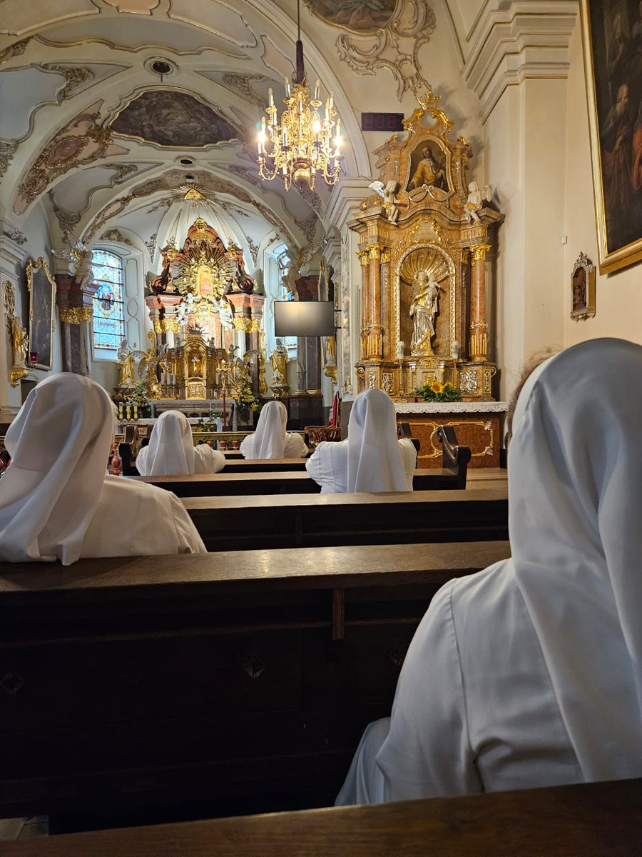 sercanki_sscj's tweet photo. Duchu Święty, wejrzyj na #Kościół, który potrzebuje osób #konsekrowanych. Niech nie zabraknie, tych którzy dadzą szczególne świadectwo #wiary i #miłości do #Boga i #bliźnich. Duchu Święty przeniknij serca powołanych, by usłyszeli Boże wołanie do służby #Ewangelii. Amen. https://t.co/Q6P6ZmgEbL