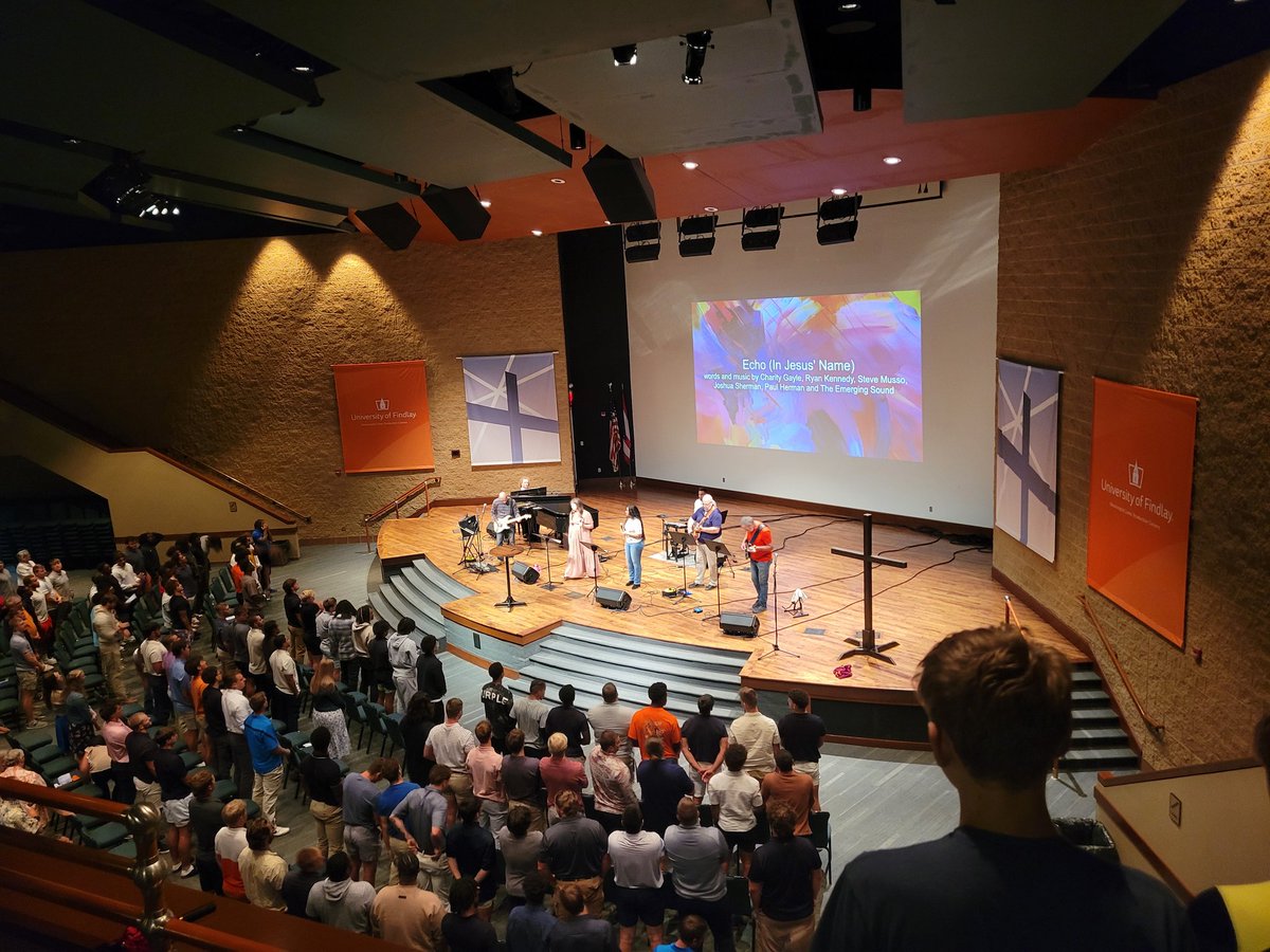 Wonderful to have the <a href="/UFOilersFB/">UF Football</a> team here today for Worship here <a href="/CollegeFirstWTS/">College First: WTS</a>.